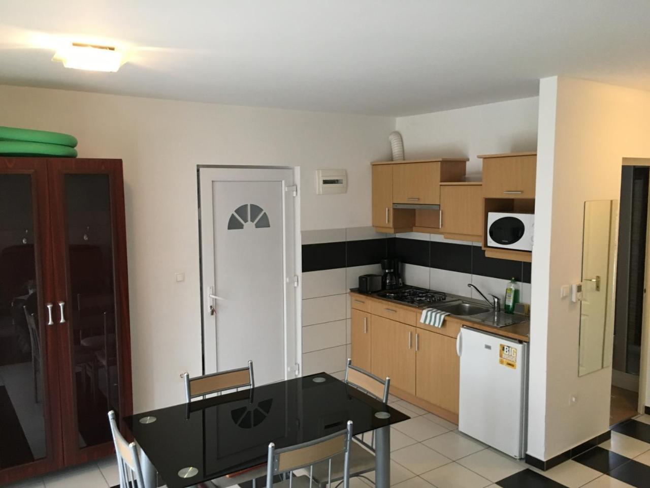 Mary Apartmanhaz Heviz Exterior photo